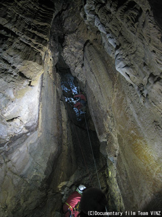 ナベイケ洞 竪穴をＳＲＴで降下